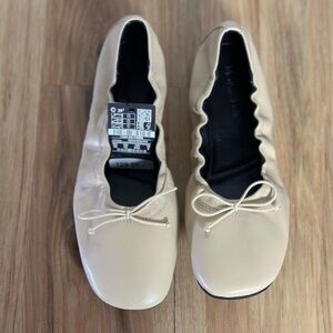 Brand new Massimo Dutti Beige Leather Ballet Flats - Size 38 (EU), 7.5 (US)